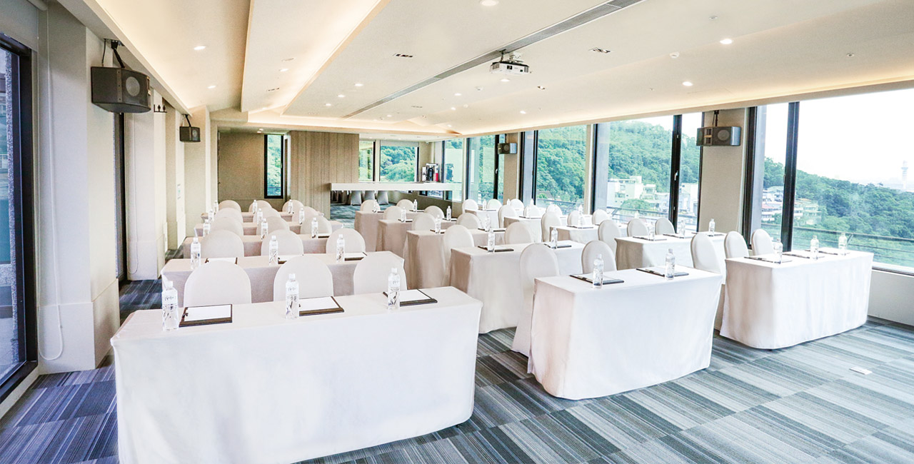 Multifunctional Meeting Rooms and Banquet Hall